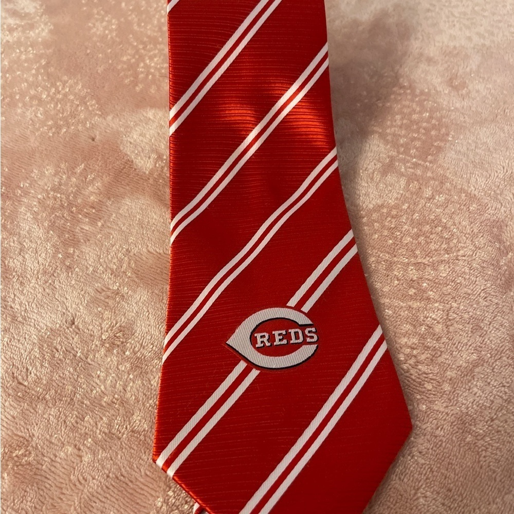 MLB Reds Tie with White Stripes